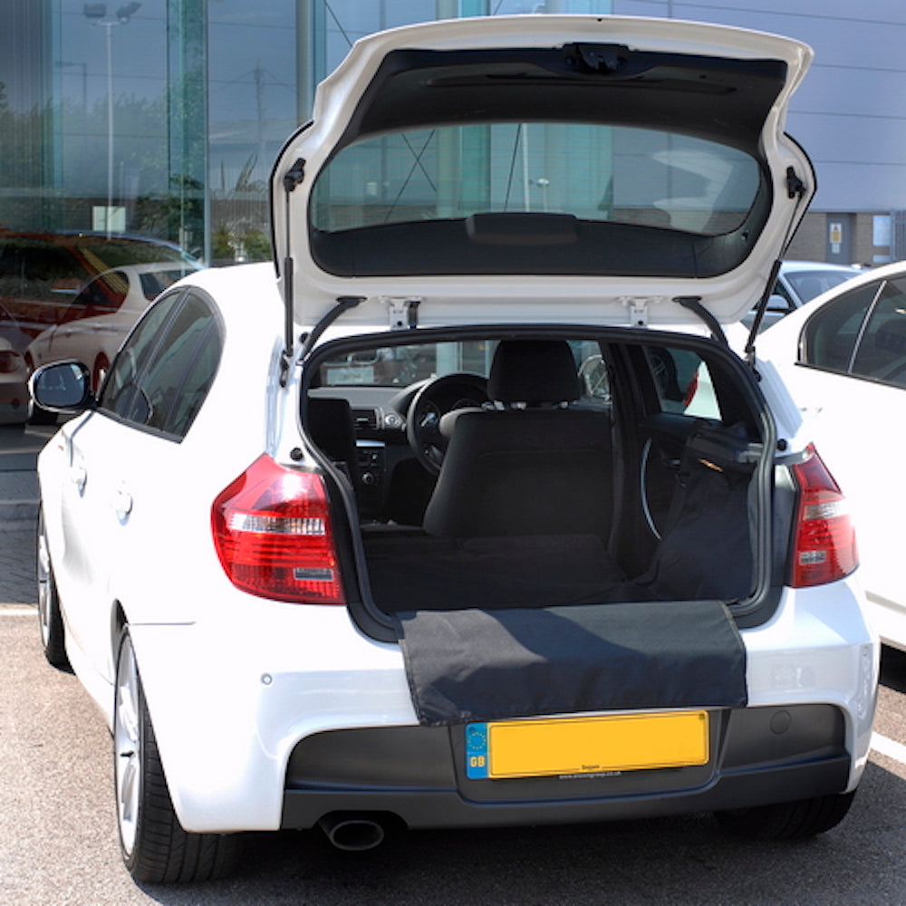 Tapis de coffre sur mesure pour BMW Série 1 - 3 portes (E81) et 5 portes (E87) à hayon - 2004 à 2011 (077)
